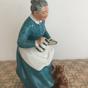 Royal Douton - The Favorite Figure Figurine, Woman and kitten